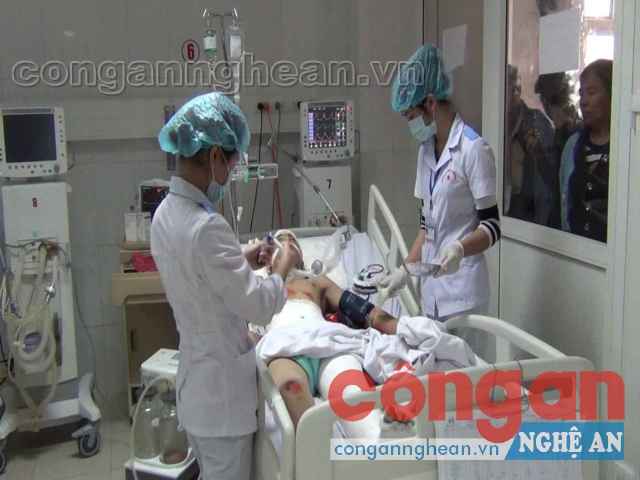 Bệnh nhân đang được chăm sóc đặc biệt