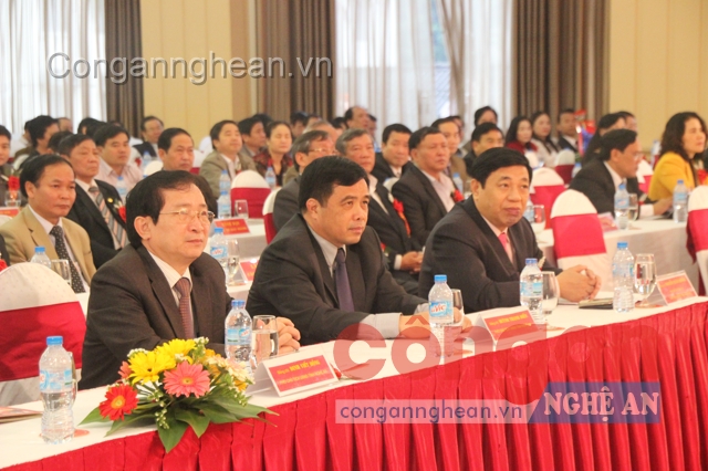 Đại biểu tham dự buổi lễ
