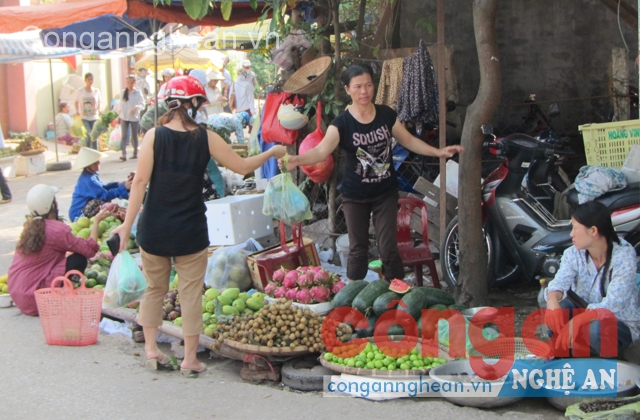 Rất hiếm cảnh chen lấn mua hàng vào những ngày sau Tết