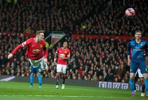 Siêu phẩm đánh đầu của Rooney chẳng còn ý nghĩa khi MU thua trận