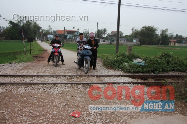 Đường dân sinh cắt ngang đường sắt là nguyên nhân chính dẫn đến các vụ TNGT đường sắt