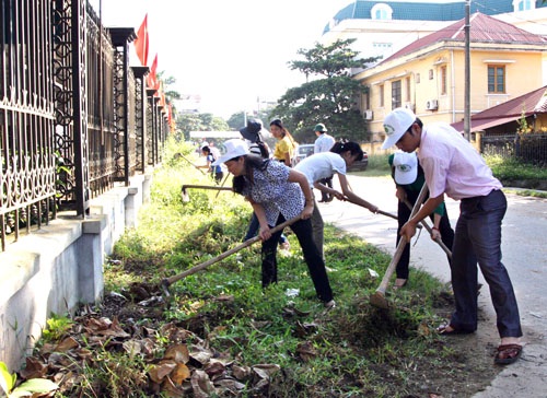 Vệ sinh môi trường là một trong những biện pháp phòng bệnh sốt xuất huyết
