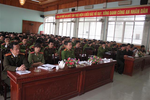 Các đại biểu tham dự buổi lễ