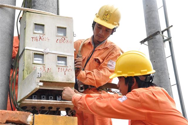  Sau xăng dầu, giá điện tăng thêm 7,5% khiến người tiêu dùng  thực sự lo ngại