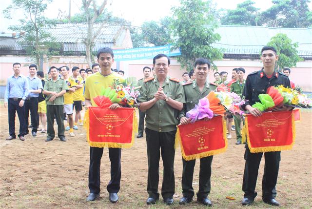 Trao 2 giải ba và đội đạt giải phong cách