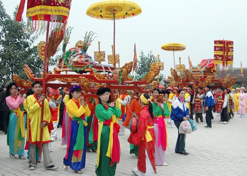 Có thể coi lễ hội dân gian là một bảo tàng văn hóa, tâm linh, nơi lưu giữ những tín ngưỡng, tôn giáo, những sinh hoạt văn hóa, văn nghệ dân gian.