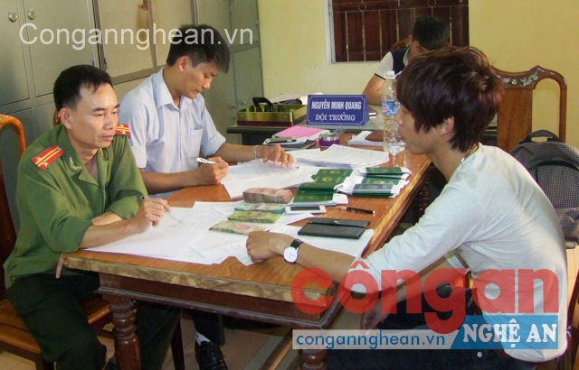 Cơ quan điều tra đấu tranh với đối tượng tổ chức người khác trốn đi nước ngoài trái phép