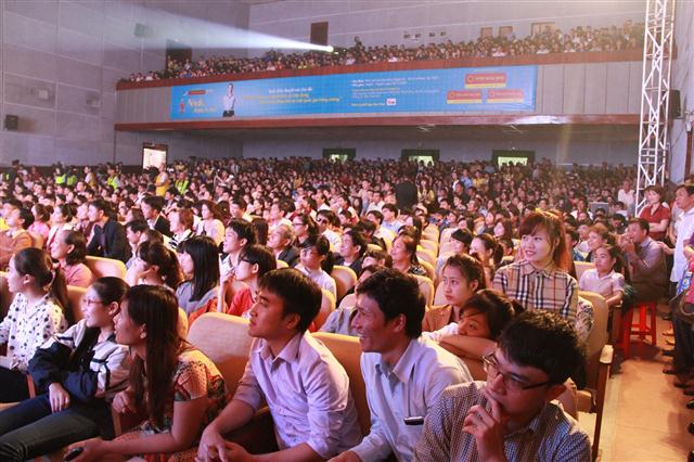 Đông đảo người dân tham gia đêm giao lưu