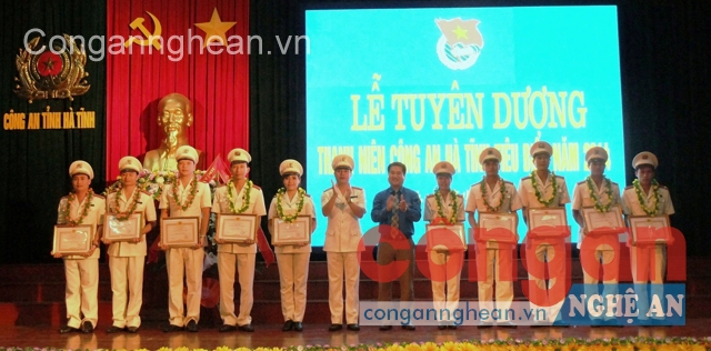 Tuyên dương 10 thanh niên tiêu biểu Công an Hà Tĩnh
