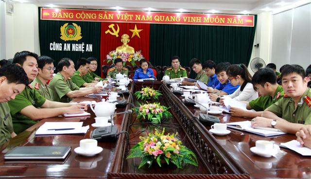 Các đại biểu tham gia Hội nghị trực tuyến tại điểm cầu Công an tỉnh.