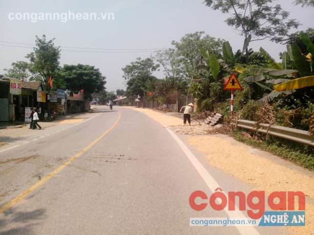 Hai bên hành lang trên tuyến QL46 qua huyện Thanh Chương bị người dân 