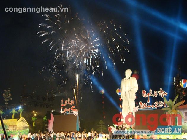 Lễ hội Làng Sen được tổ chức hàng năm, thu hút rất nhiều du khách