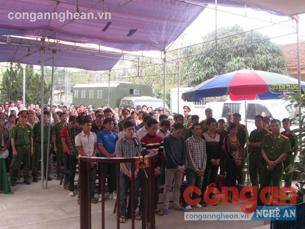 Các bị cáo tại phiên tòa