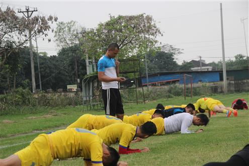  Dàn cầu thủ SLNA đang tập trung cao độ cho trận cầu đinh
