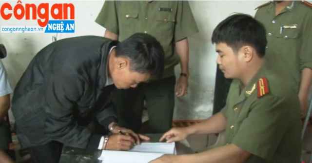 nguyễn Văn Hải kí vào biên bản ghi lời khai