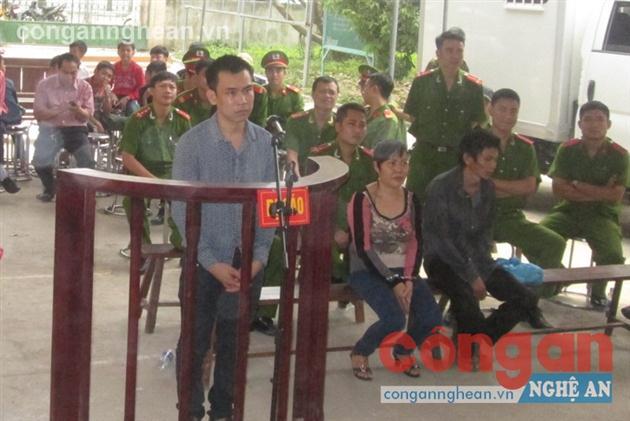 Bị cáo Hùng tại phiên tòa lưu động 