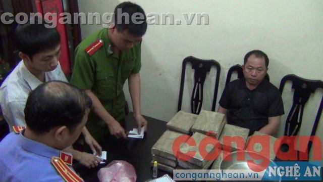 Đối tượng và tang vật tại cơ quan công an 