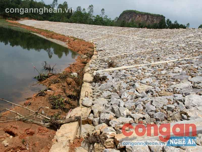Chưa bàn giao nhưng công trình đã có dấu hiệu hư hỏng, sụt lún 