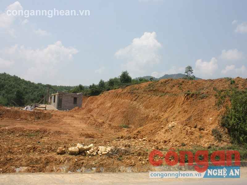 Sau hơn 10 năm, lô đất này trở thành đất ở, đang được người dân xây dựng nhà kiên cố