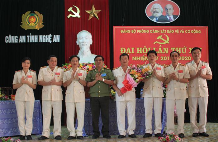 Ban chấp hành mới ra mắt đại hội
