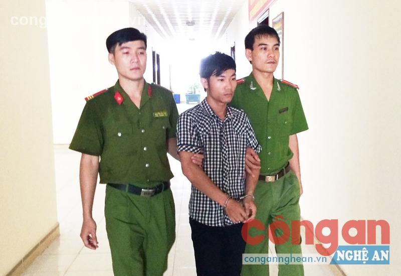 Dẫn giải đối tượng Nguyễn Trung Toán (X) về                  trụ sở