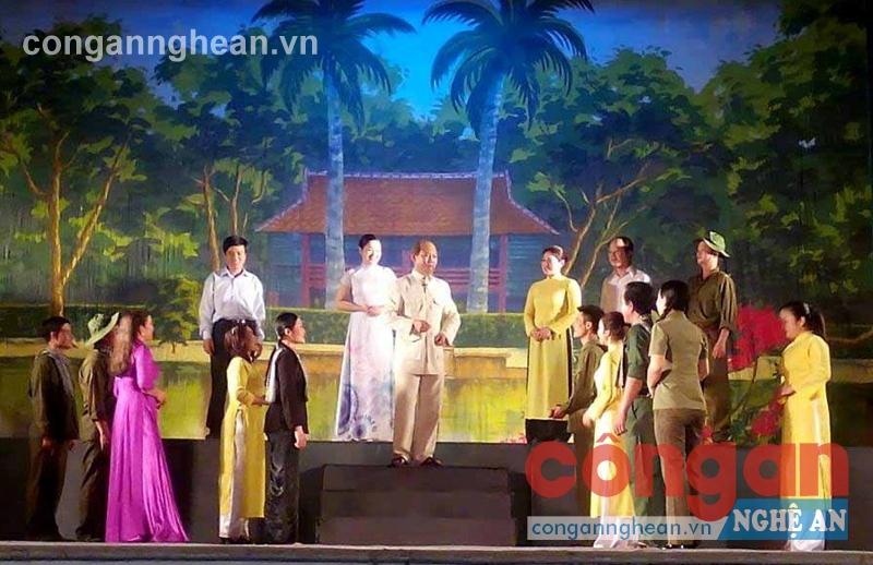 Các nghệ sĩ hăng say tập luyện vở kịch “Bác Hồ - Người là niềm tin tất thắng”              Các nghệ sĩ hăng say tập luyện vở kịch “Bác Hồ - Người là niềm tin tất thắng”   