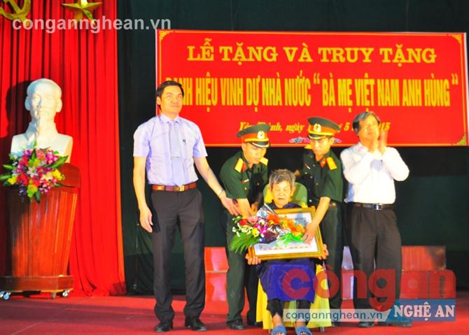 Mẹ Việt Nam   anh hùng Phạm Thị Lương, một trong những nhân vật mà Báo Công an Nghệ An đã phản ánh vừa được vinh danh mẹ Việt Nam anh hùng 