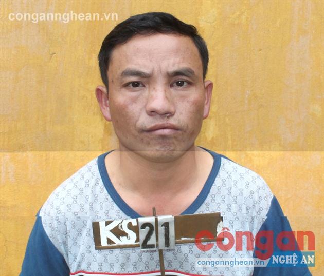 Đối tượng Xồng Giống Ma,                   một trong những đối tượng            cầm đầu tụ điểm phức tạp                           về ma tuý vừa bị Công an huyện Kỳ Sơn triệt xoá