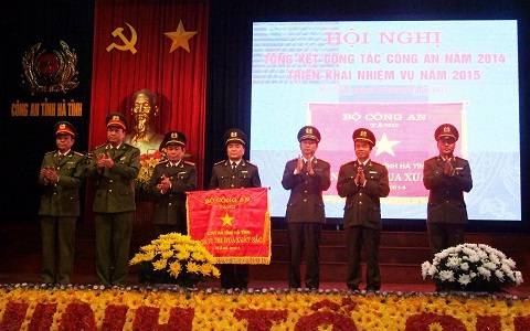 Nhiều năm liên tục Công an Hà Tĩnh được Bộ Công an tặng Cờ thi đua xuất sắc