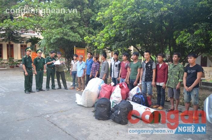 Bàn giao các đối tượng trong đường dây vượt biên trái phép qua biên giới