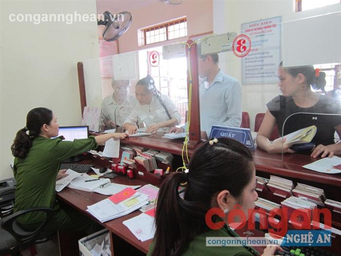 Công an TP Vinh tiếp nhận hồ sơ tại “Bộ phận một cửa”