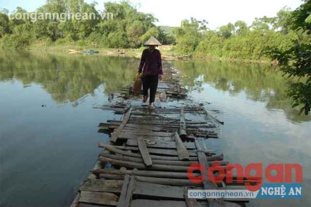 Cầu tạm đe dọa tính mạng người dân
