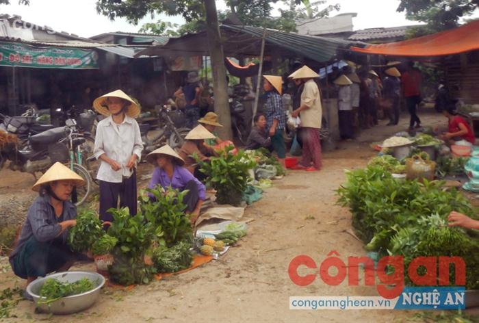 Người dân vẫn chưa thật sự yên tâm  khi mua thực phẩm được bán tại các chợ
