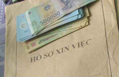 Người dân hãy cẩn trọng trước những lời hứa hẹn chạy việc. Ảnh minh họa