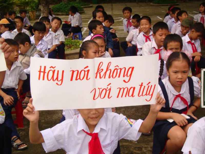 Hãy bảo vệ thế hệ sau trước sự tấn công của ma túy. Ảnh minh họa