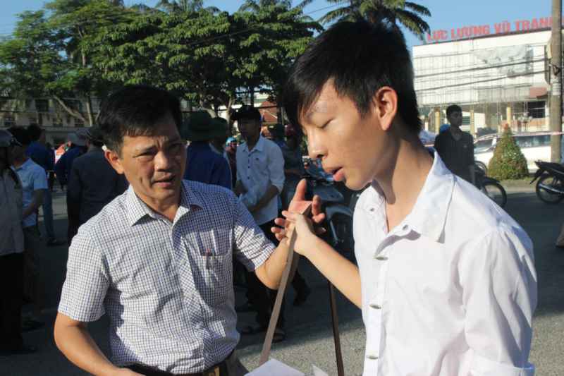 Bố căn dặn con trai tự tin