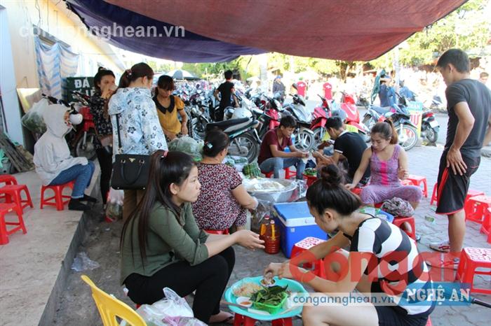 Trong những ngày diễn ra kỳ thi, các sĩ tử nên hạn chế sử dụng thức ăn đường phố 