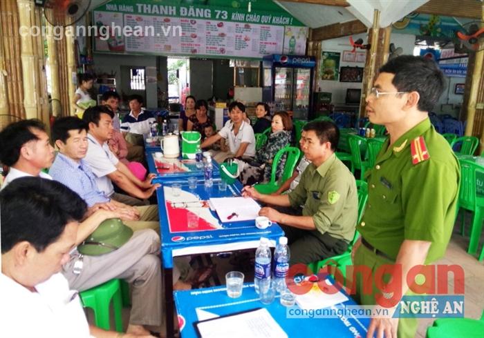 Công an phường Thu Thủy, TX Cửa Lò trao đổi về công tác đảm bảo ANTT với các Tổ kinh doanh an toàn trên địa bàn