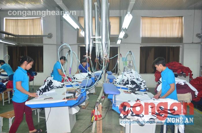 Công nghiệp dệt may thu hút nhiều dự án FDI, tạo công ăn việc làm cho nhiều lao động 