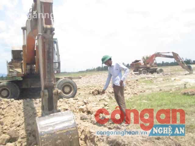 Doanh nghiệp ngang nhiên đào ruộng lấy đất                           ở xã Cẩm Quang, huyện Cẩm Xuyên