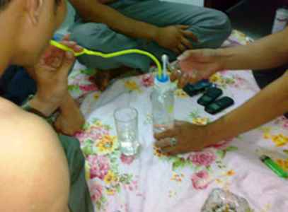 Sử dụng ma túy đá gây ảnh hưởng rất lớn đến sức khỏe và thần kinh. Ảnh minh họa