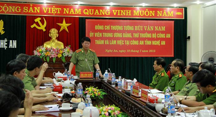Đồng chí Thứ trưởng Bùi Văn Nam phát biểu chỉ đạo tại buổi làm việc