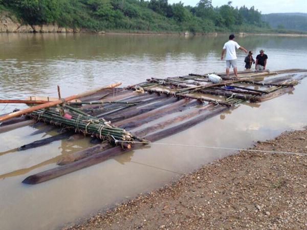 Một khối lượng lớn gỗ lớn bị đội Phòng chống tội phạm Phòng cảnh sát Đường thủy phát hiện, bắt giữ. 