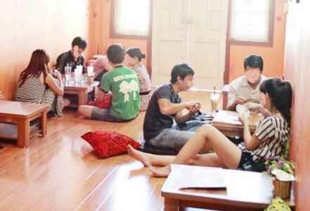 Đánh bài ăn tiền dưới mọi hình thức là vi phạm pháp luật. Quán cà phê nào bố trí cho khách đánh bài ăn tiền là phạm tội tổ chức đánh bạc. Ảnh minh họa