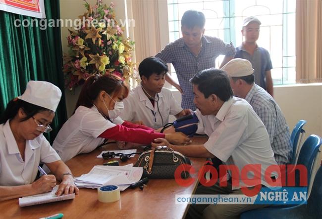 Sở GTVT phối hợp với Sở Y tế tổ chức khám sức khỏe cho lái xe