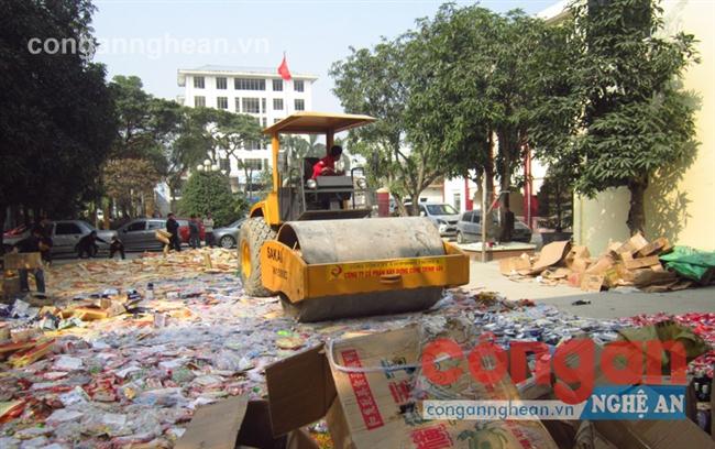Chi cục Quản lý thị trường Nghệ An tiêu hủy hàng hóa nhập lậu, hàng kém chất lượng