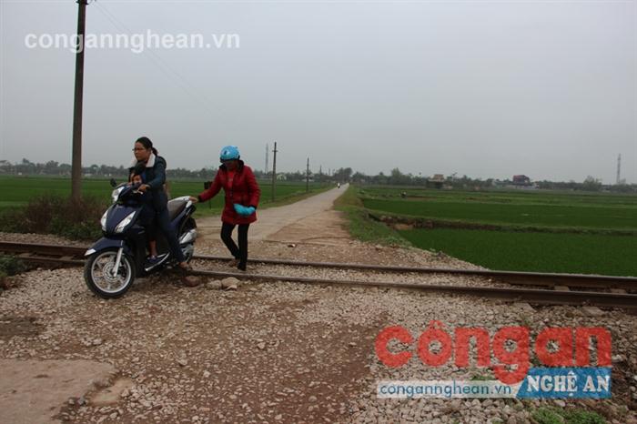 Đường bộ giao nhau với đường sắt là “điểm đen” dễ gây ra TNGT