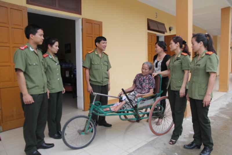 Thăm, động viên các thương, bệnh binh đang điều trị tại Trung tâm 