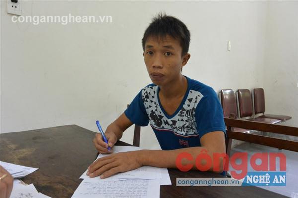 Nguyễn Văn Vỹ      tại cơ quan công an               