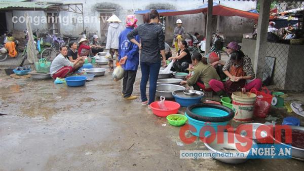 Nhiều chợ trên địa bàn tỉnh vẫn chưa được quy hoạch,                   tu sửa, xây mới